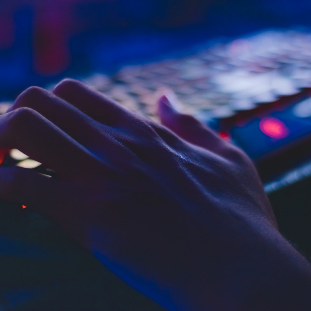 hand on keyboard